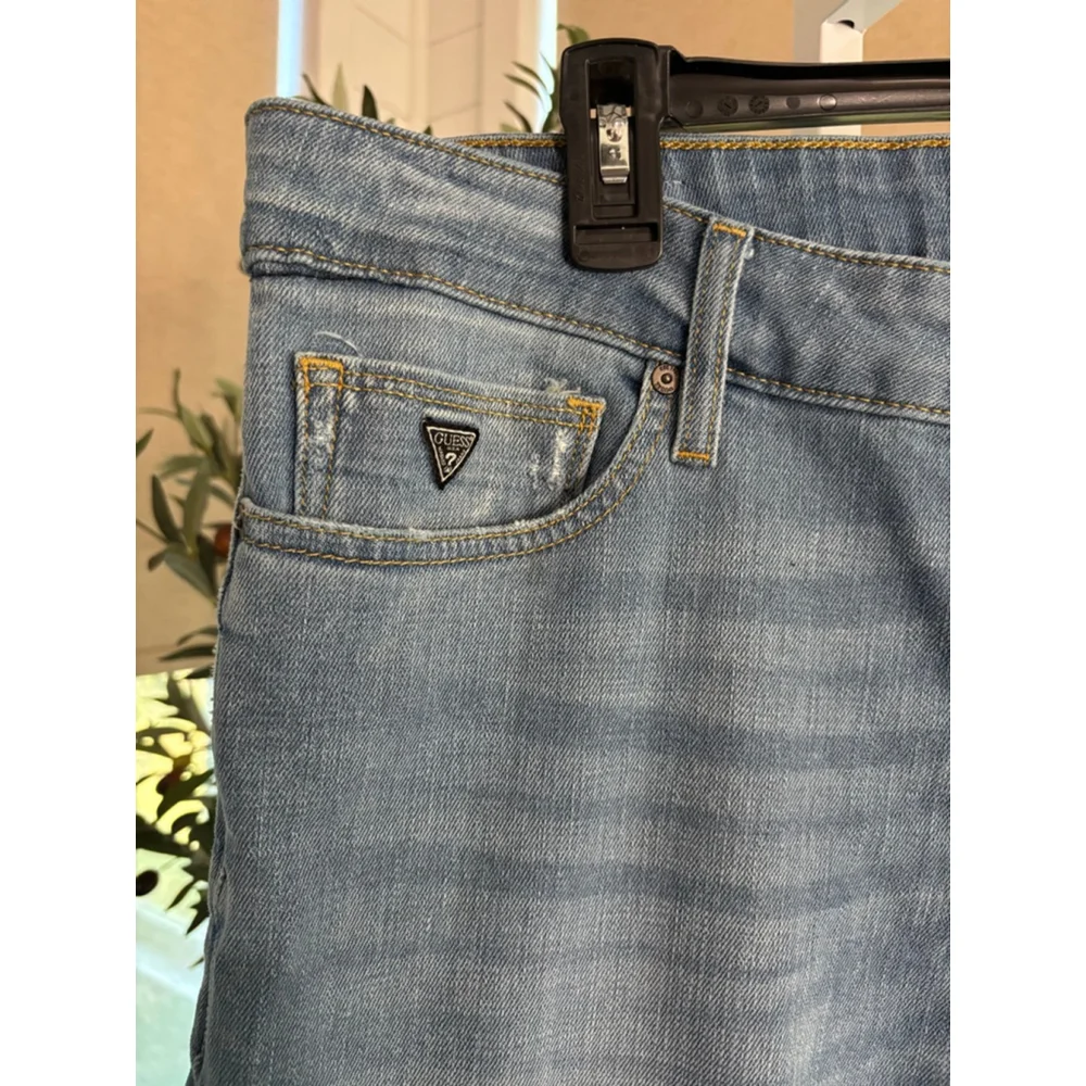 F13. Men’s Guess Denim Jeans, Light Wash, Factory Distressed, Slim Tapered, 38